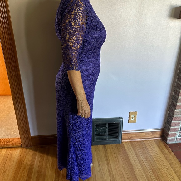 Formal Lace Dress - Picture 4 of 9